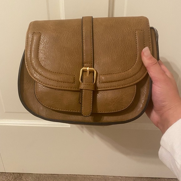 NWT small chocolate brown purse with a shoulder strap - Picture 2 of 3